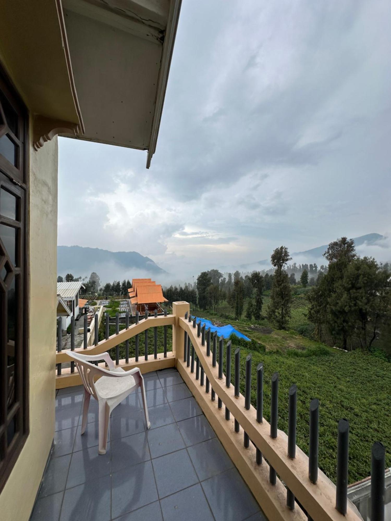 Good Karma Bromo Guesthouse Екстер'єр фото